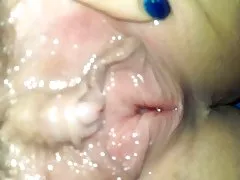 丰满迷人的宝贝露西手指和她的朋友
